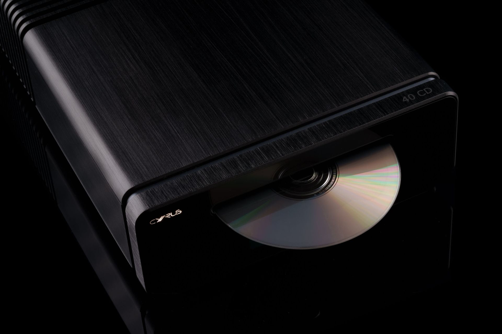 CYRUS 40 CD CloseUp with disc-large.webp